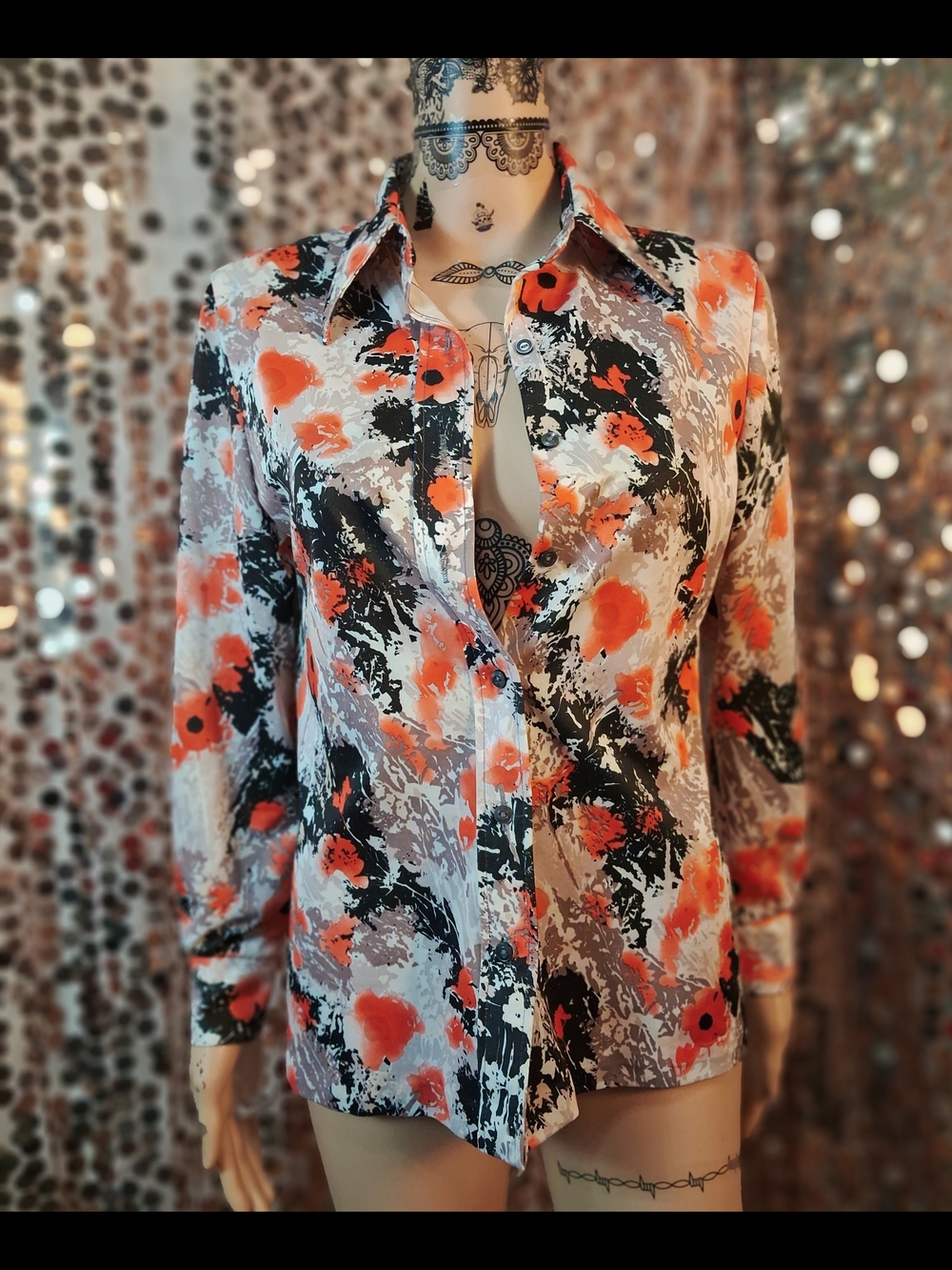 Women’s Vintage Floral Button-Down Shirt in Abstract Poppy